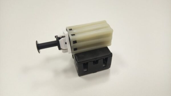 56054001AD - INTERRUPTOR DE FRENO - GRAND CHEROKEE COMPASS JOURNEY
