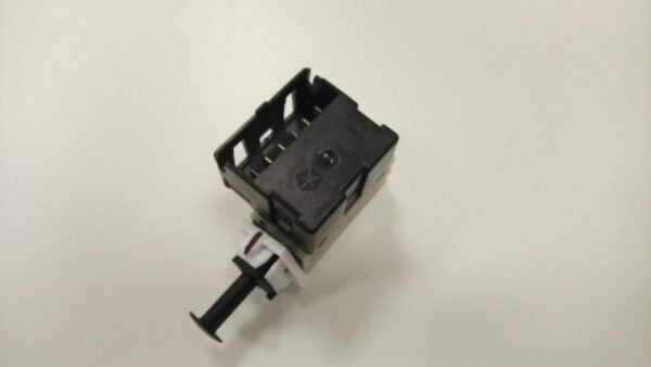 56054001AD - INTERRUPTOR DE FRENO - GRAND CHEROKEE COMPASS JOURNEY - Image 2