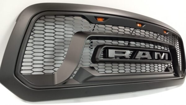 PARRILLA RAM 1500 ESTILO REBEL CON LUCES - 5UQ43RXF AM